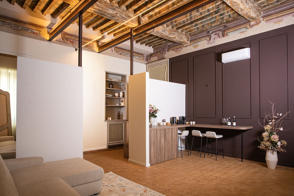 Palazzo Ratti Boutique Rooms — hotel in Cherasco