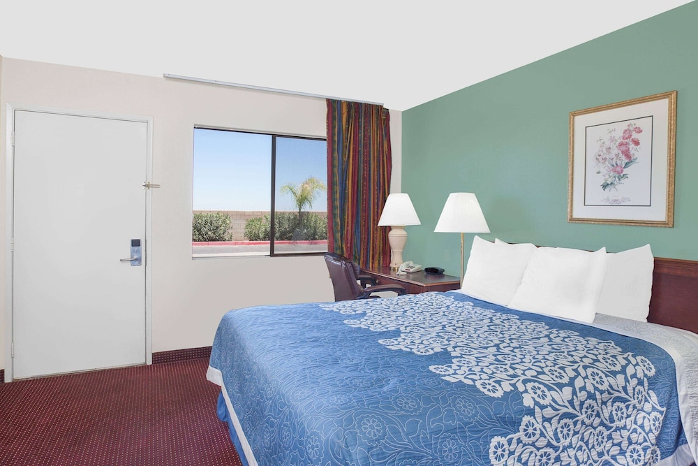 Days Inn by Wyndham Lost Hills - photo 4