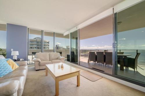 Strand Beachside 701 — 4-Star Luxury Hotel in Forster, Australia