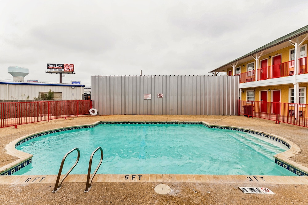 OYO Hotel San Antonio Lackland near Seaworld - photo 24