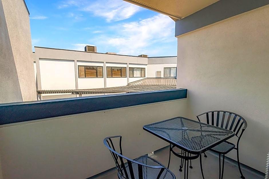 Americas Best Value Inn & Suites Wine Country Santa Rosa - photo 7