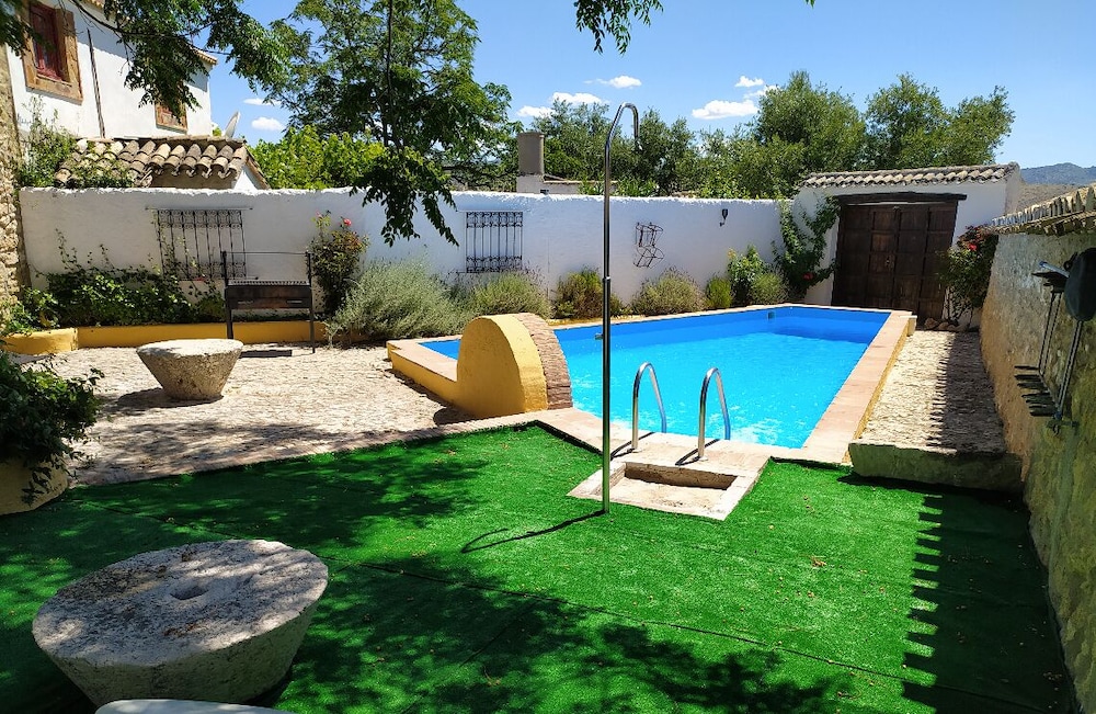 Cortijo Molino los Justos — 4-Star Luxury Hotel in Algarinejo, Spain