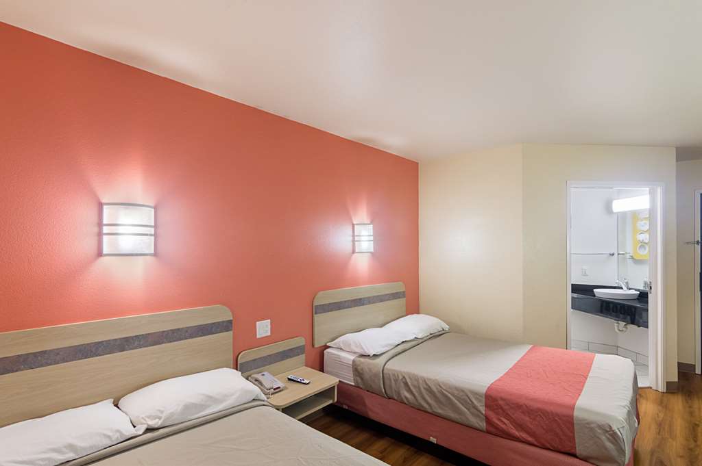 Motel 6 Terrell TX - photo 12