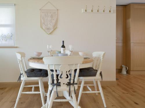 Robin Cottage Ukc3436 — 4-Star Luxury Hotel in Newton Abbot, United Kingdom