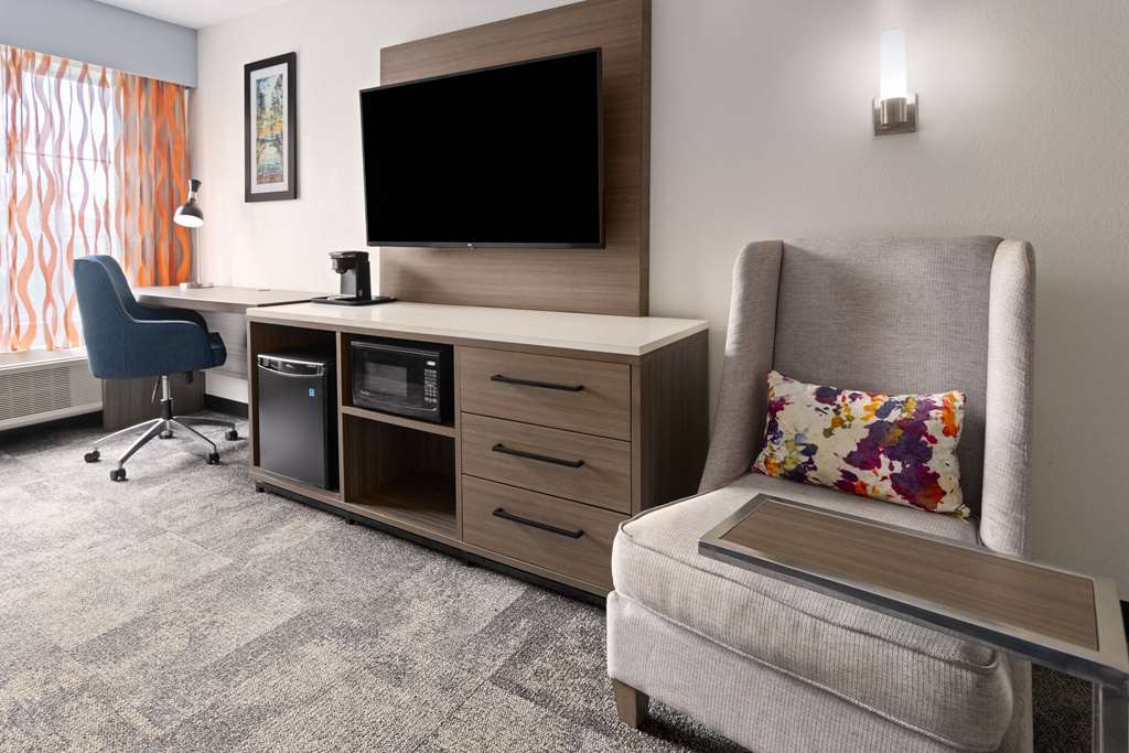 La Quinta Inn & Suites by Wyndham Atlanta South Newnan - photo 27