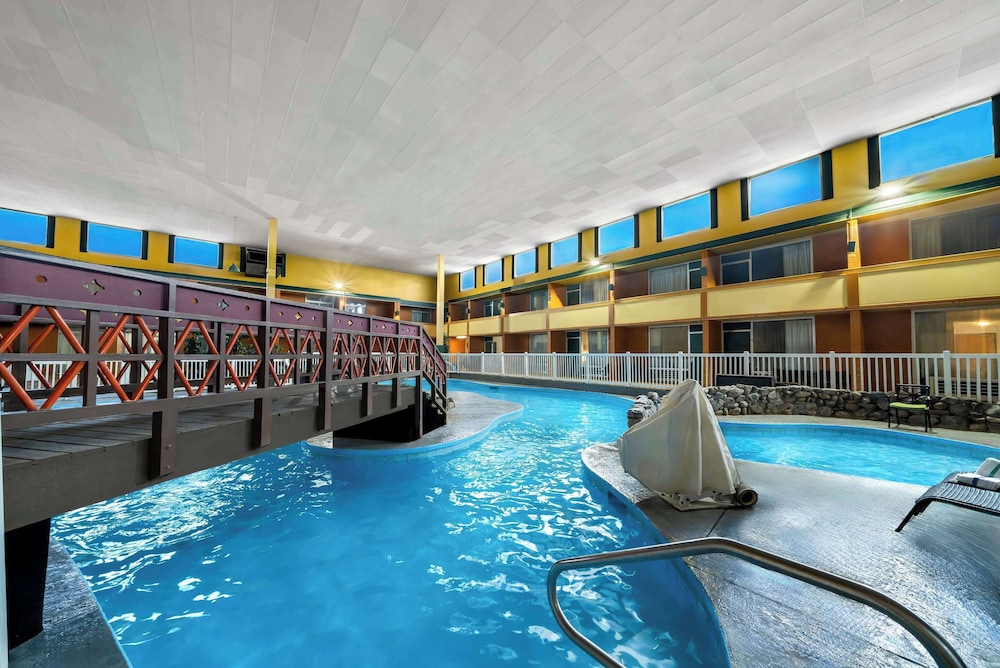 Clarion Inn & Suites and Convention Center - photo 29