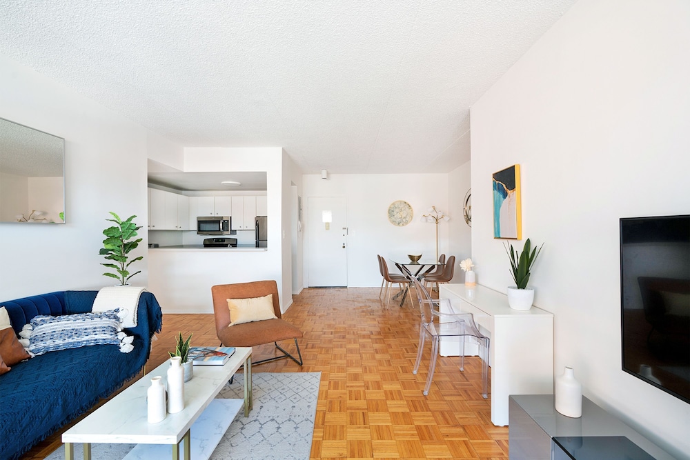 Sunny 3 BR 1 Bath Apartment in NYC — 4-Star Luxury Hotel in New York City, United States