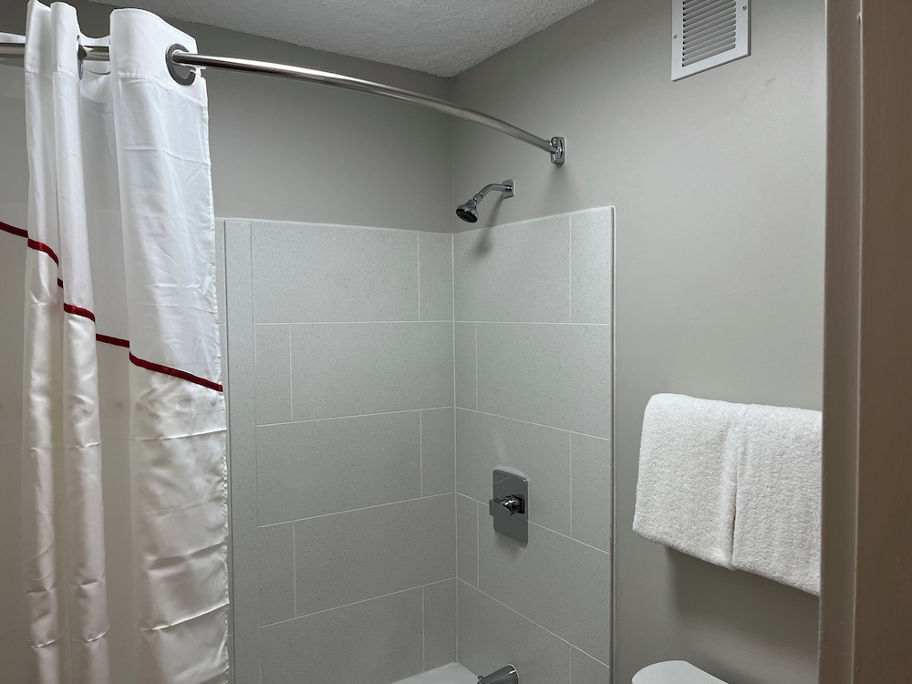 Red Roof Inn & Suites Wilkesboro - photo 27