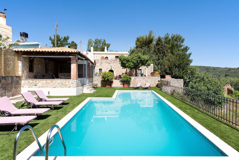 Metohi Nature Living — 4-Star Luxury Hotel in Kissamos, Greece