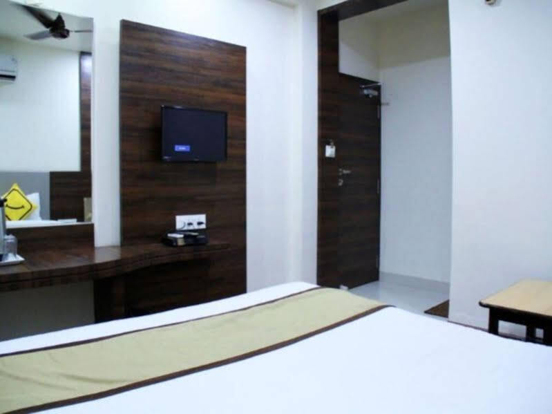 Vista Rooms At Station Road Bhopal