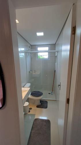 Sobrado com 3 suítes - carbon neutral hotel in Guaruja