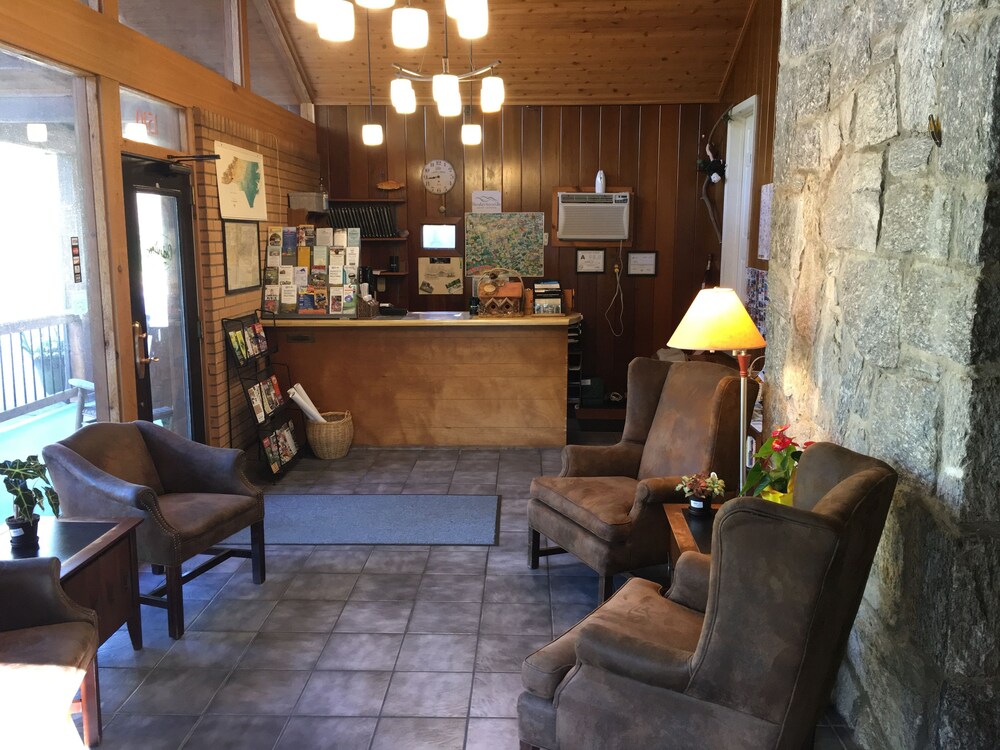 CedarWood Inn - photo 3