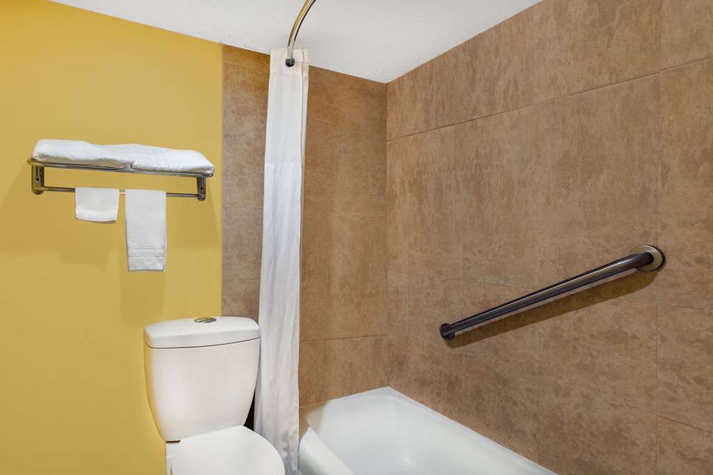 Days Inn by Wyndham Jacksonville - photo 9