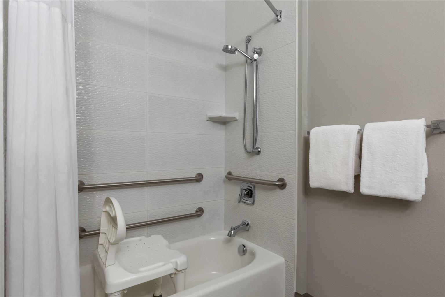 La Quinta Inn & Suites by Wyndham Fairbanks Airport - photo 7