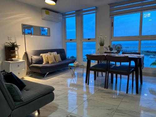 Apartamento con piscina infinita frente al mar en Avenida Balboa PH The Sand — 4-Star Luxury Hotel in Panama, Panama