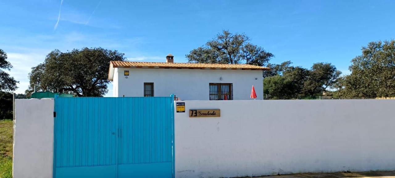 Villa Saudade Casa Entre Encinas — 4-Star Luxury Hotel in El Castillo De Las Guardas, Spain