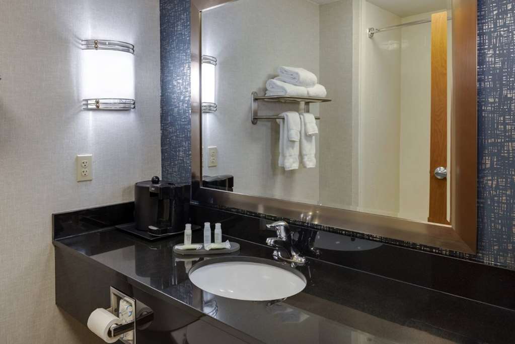 La Quinta Inn & Suites by Wyndham Edmond - photo 26