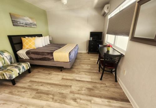 Johns Pass Beach Motel - photo 29
