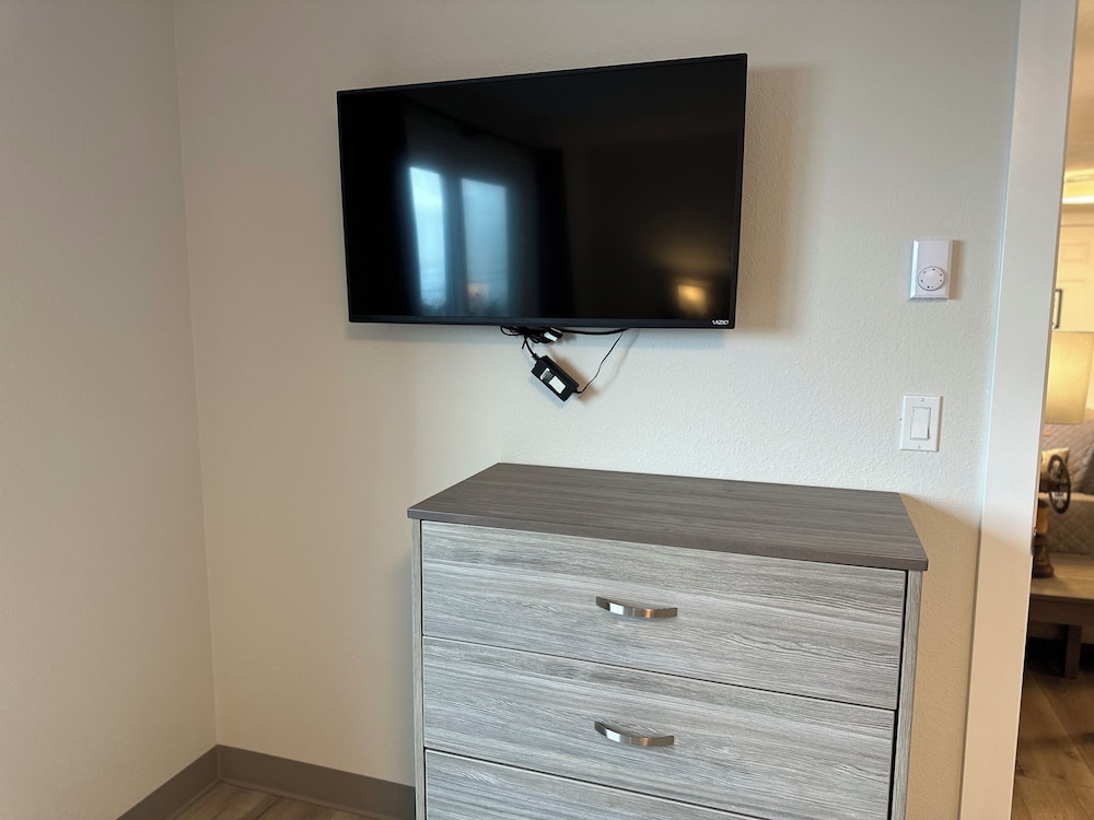 West Beach Suites - photo 20