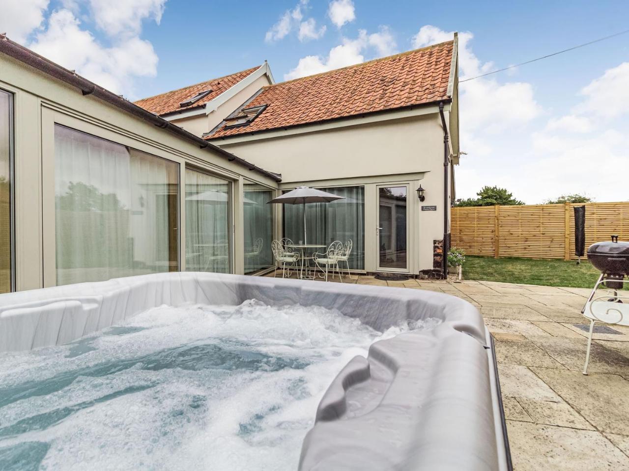 Woodcrest Barn Cottage Ukc1065 — 5-Star Luxury Hotel in Diss, United Kingdom