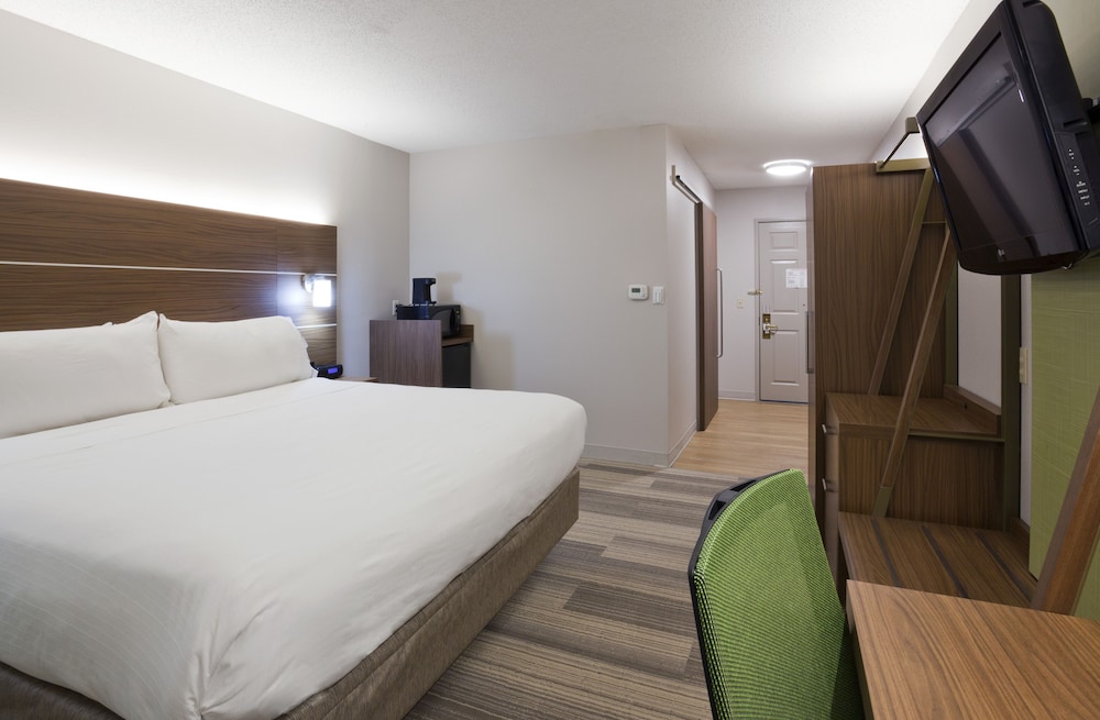 Holiday Inn Express & Suites Minneapolis West End by IHG - photo 7
