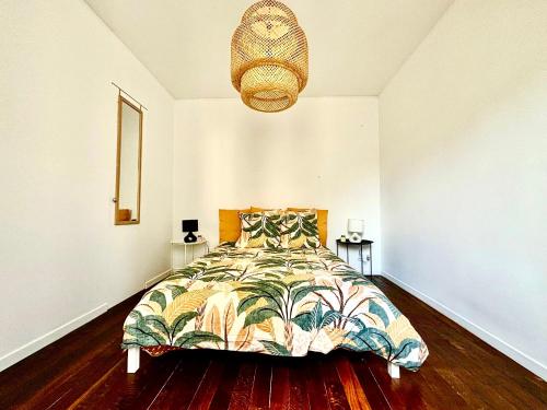 A Deux Pas du Metro Louise Michel in Levallois-Perret, France