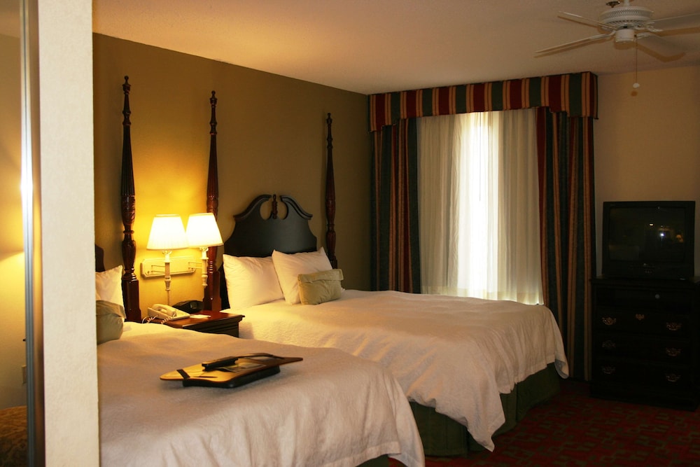 Hampton Inn Canton - photo 17