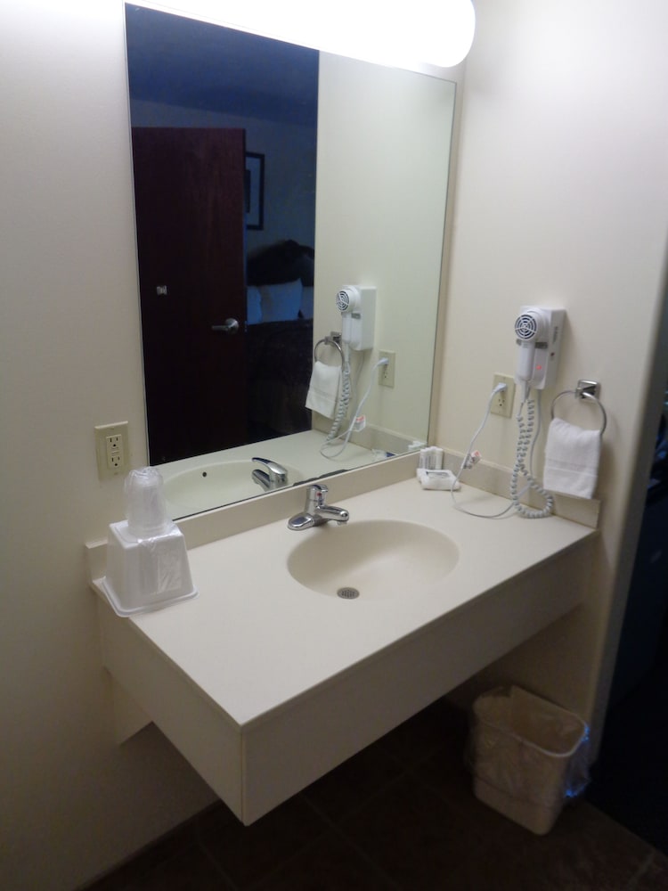 Fairgrounds Inn - photo 19