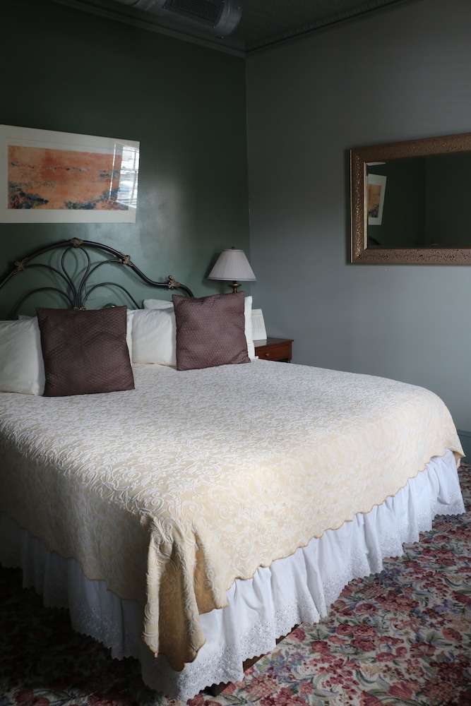 The Black Hawk Hotel - photo 17