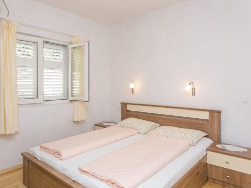 Guest House Oreb One Bedroom Apartment with Terrace and Sea View