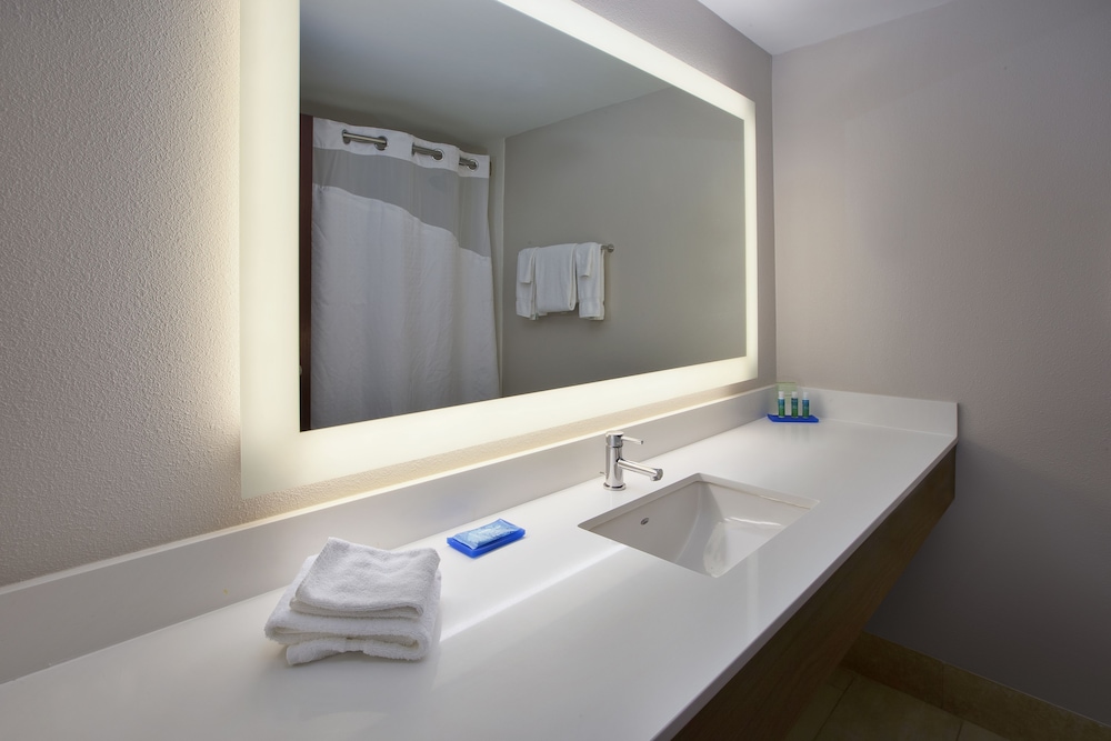 Holiday Inn Express & Suites Milford by IHG - photo 18