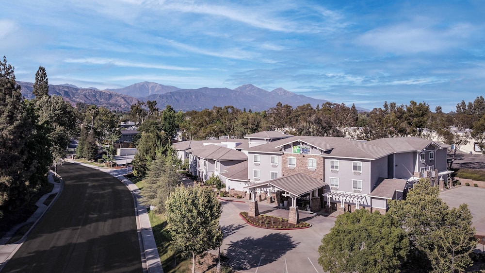Holiday Inn Express Hotel & Suites San Dimas by IHG - photo 68