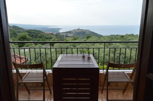 Attic with a View Σοφιτα Με Θεα in Unknown City, Greece