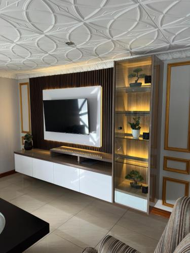 Luxurious 4 bedroom Family Home
