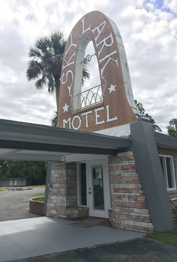 Skylark Motel - photo 28