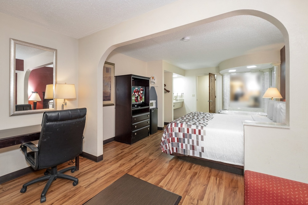 Red Roof Inn & Suites Oxford - photo 12