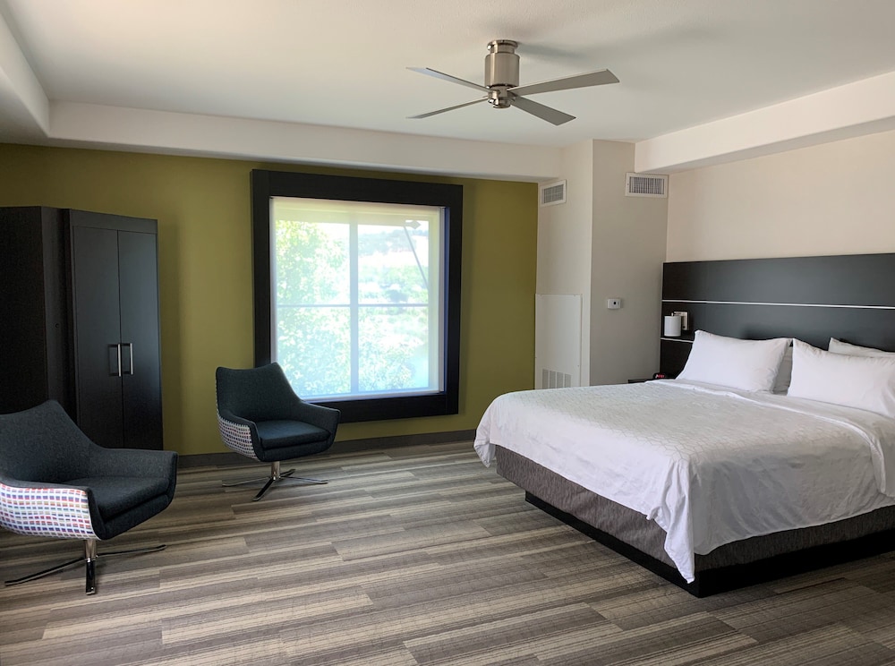 Holiday Inn Express Hotel & Suites El Dorado Hills - photo 34
