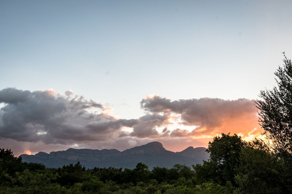 The Island River Lodge — 4-Star Luxury Hotel in Hoedspruit, South Africa