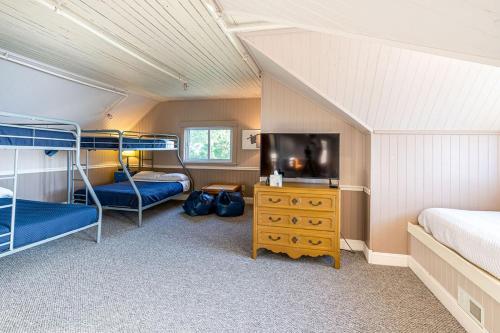 Inn at Beulah Beach on Crystal Lake - photo 25