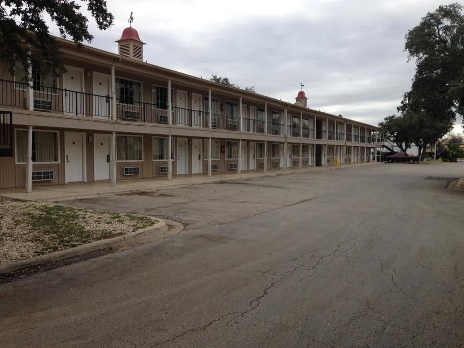 Hotel Isabella — Uvalde — photo 2