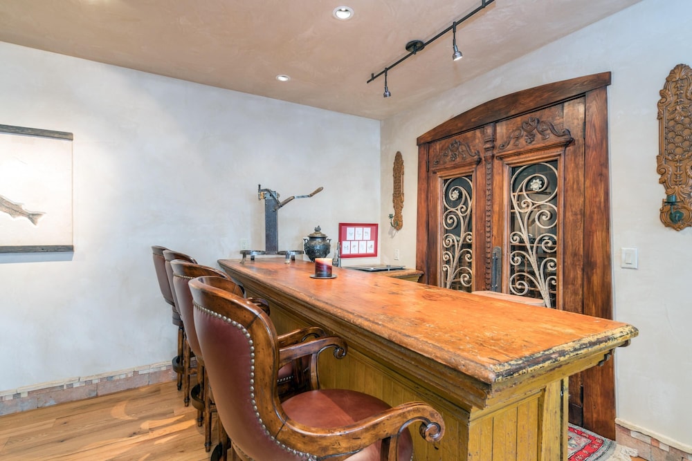 Hilltop Hideaway Expansive Views From This Private Estate Hot Tub Pool Table - photo 10