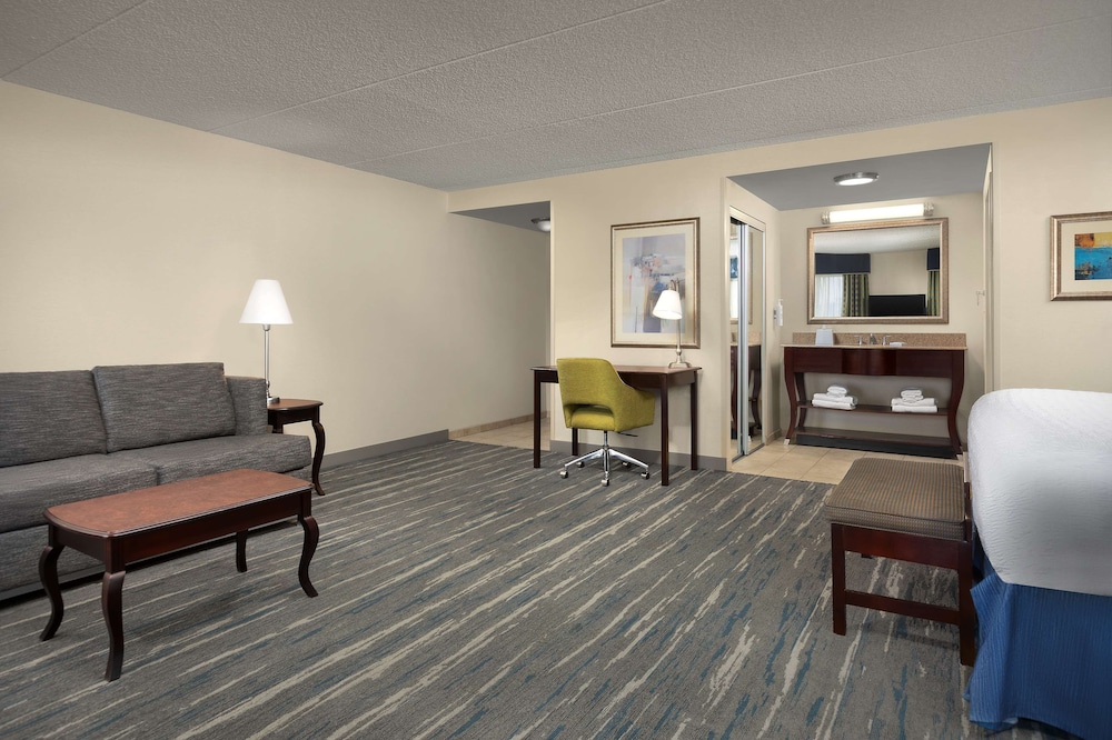 Hampton Inn Syracuse Clay - photo 12