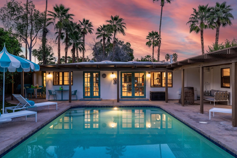 The Clever Cactus — 4-Star Luxury Hotel in Palm Springs, United States