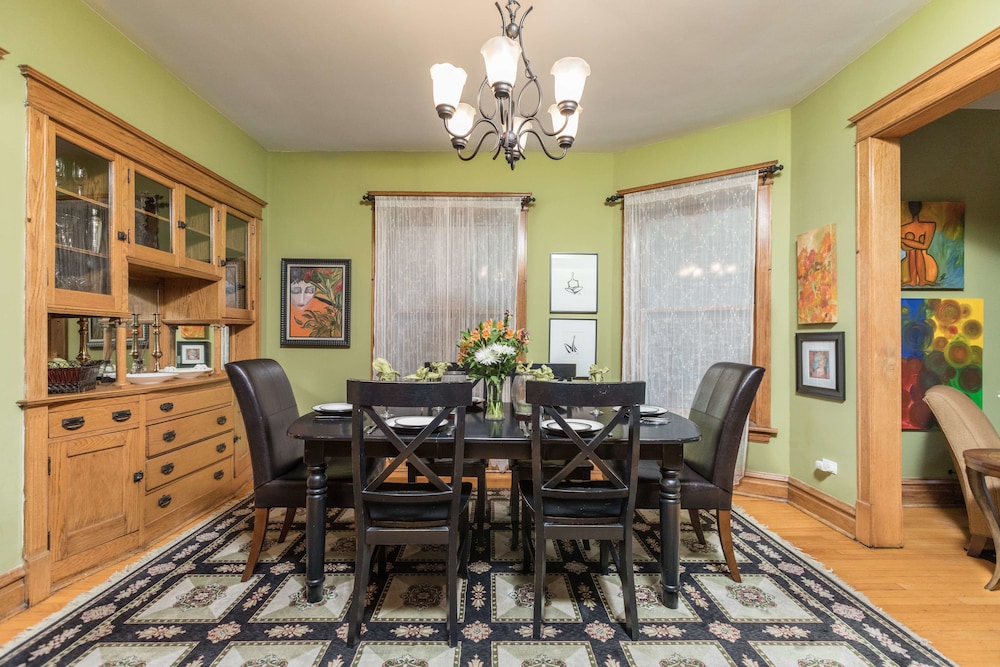 Chicago Guest House Wrigleyville — 4-Star Luxury Hotel in Chicago, United States