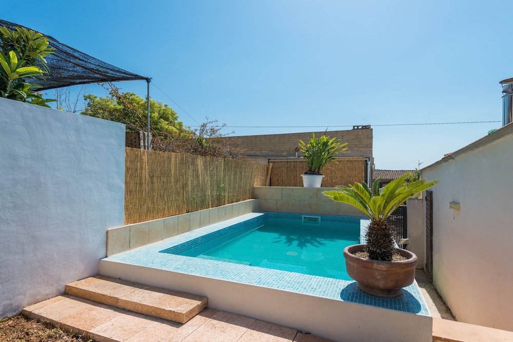 Ca Ses Barbes - carbon neutral hotel in Llubi