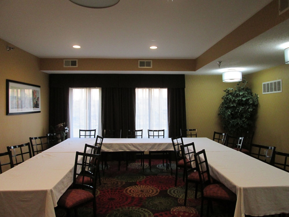 Holiday Inn Express Cloverdale by IHG - photo 69