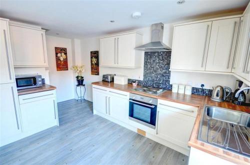 Hotties House Two Bed Cottage Dog Friendly & Off Street Parking