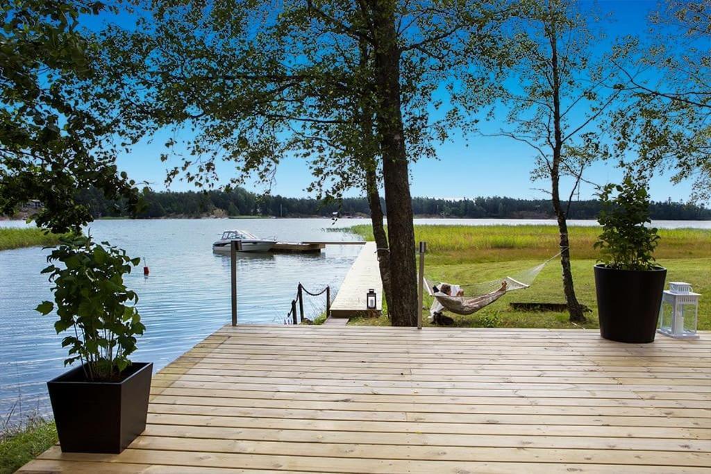 Villa Dyyni South Facing Seafront Jacuzzi — 4-Star Luxury Hotel in Helsinki, Finland