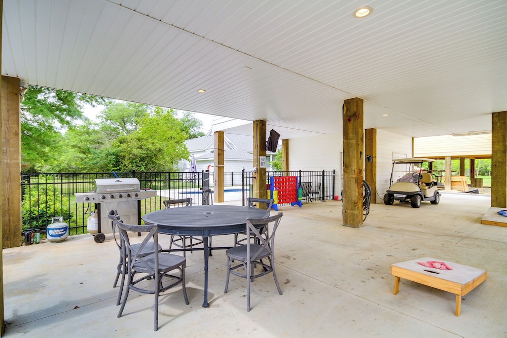 Waveland Vacation Rental with Private Heated Pool — 4-Star Luxury Hotel in Waveland, United States