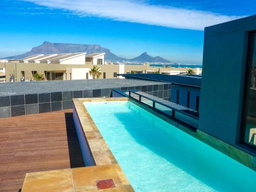 Sunset Mansion Cape Town Rooftop Pool Villa Walk to Beach Mountain Views